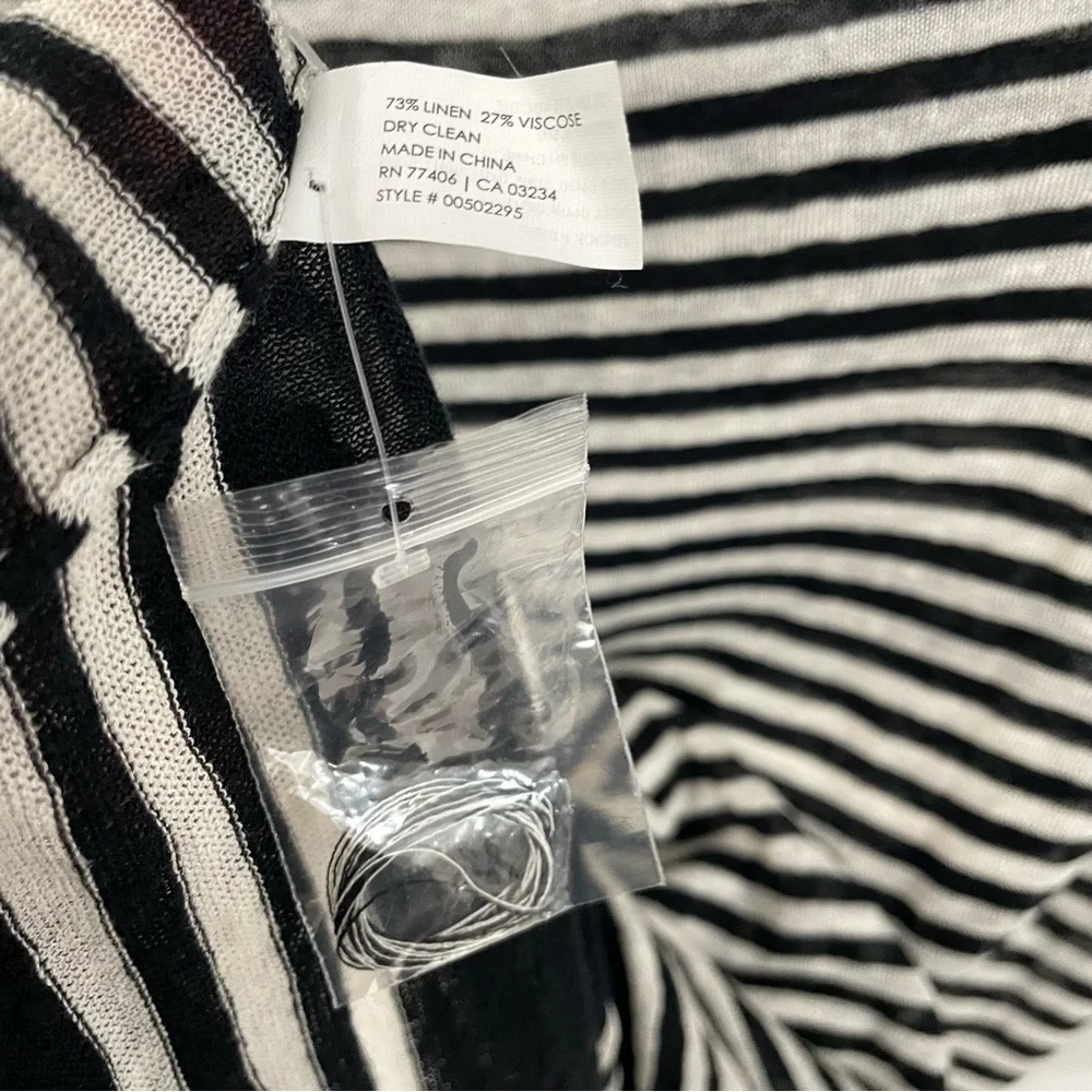 New! Club Monaco Featherweight Linen Blend Sweater Size Medium Black Stripe.  B - Picture 7 of 7